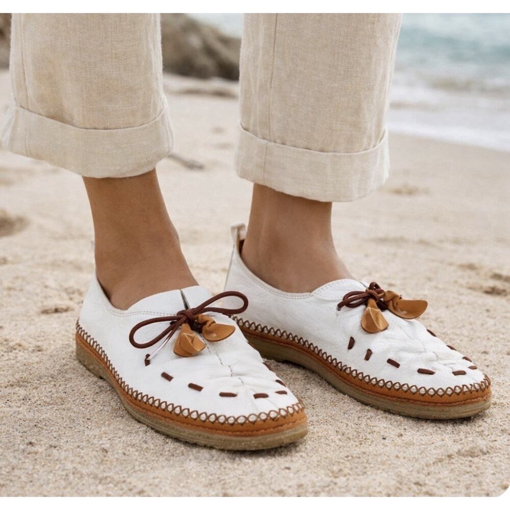 White Spring Step Sz 38 US 7.5 Gathered Leather Cinch Beach Slip On Casual Flat
